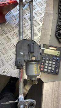 Moteur essuie glace avant