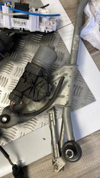 Moteur essuie glace avant