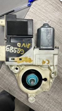 Moteur leve vitre avant droit