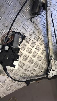 Leve vitre electrique avant gauche