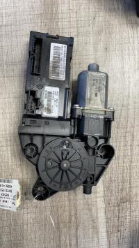 Moteur leve vitre avant gauche