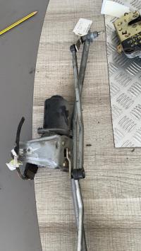 Motor de limpiaparabrisas delantero