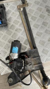 Motore tergicristallo anteriore