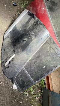 Puerta trasera izquierda
