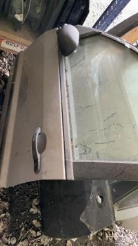 Puerta delantera izquierda