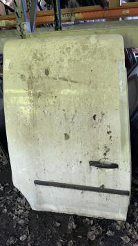 Puerta lateral derecha