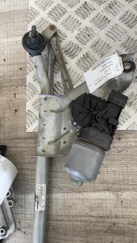 Moteur essuie glace avant