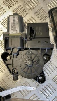 Moteur leve vitre avant droit