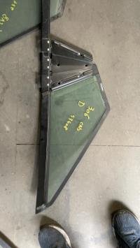 Ventanilla triangular delantera derecha (puerta)
