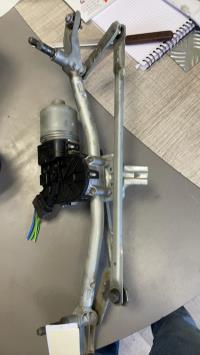 Moteur essuie glace avant