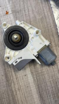 Moteur leve vitre arriere gauche