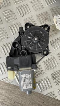 Moteur leve vitre avant droit