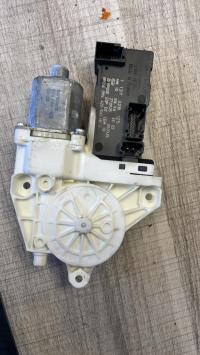 Moteur leve vitre avant gauche