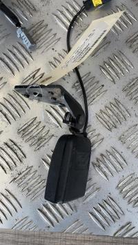 Attache ceinture arriere droit