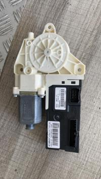 Moteur leve vitre avant droit