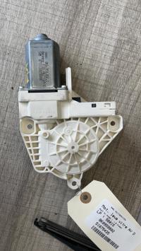 Moteur leve vitre avant droit