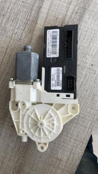 Moteur leve vitre avant gauche