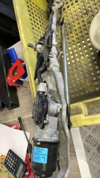 Moteur essuie glace avant