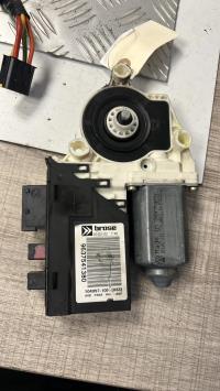 Moteur leve vitre avant droit