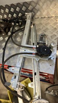 Leve vitre electrique avant droit