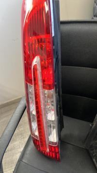 Fanale posteriore principale sinistro (luci)
