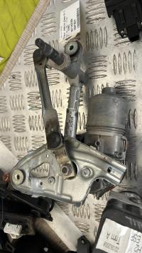 Moteur essuie glace avant droit