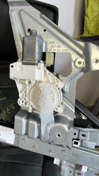 Leve vitre electrique avant droit