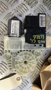 Moteur leve vitre avant droit
