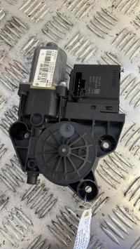 Moteur leve vitre avant droit