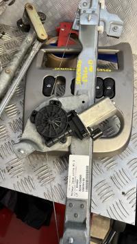 Moteur leve vitre avant droit