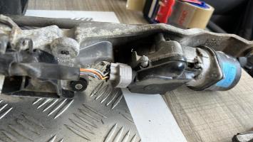 Moteur essuie glace avant