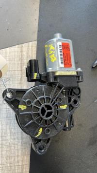 Moteur leve vitre avant droit