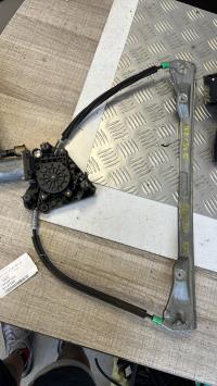 Leve vitre electrique avant droit