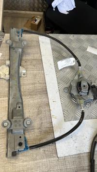 Leve vitre electrique avant droit