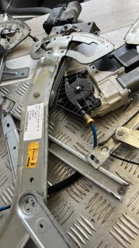 Leve vitre electrique avant droit