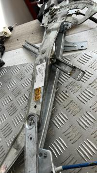 Leve vitre electrique avant droit