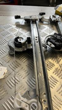 Leve vitre electrique avant gauche