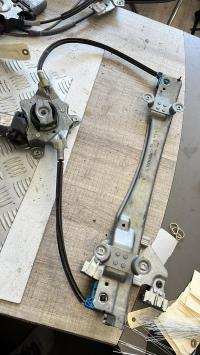 Leve vitre electrique avant gauche