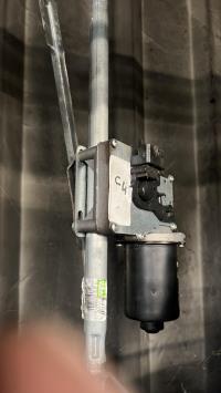 Moteur essuie glace avant