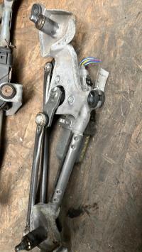 Moteur essuie glace avant