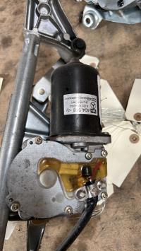 Motore tergicristallo anteriore