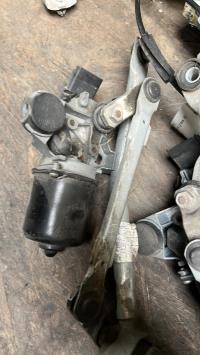 Motore tergicristallo anteriore