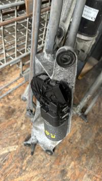 Moteur essuie glace avant