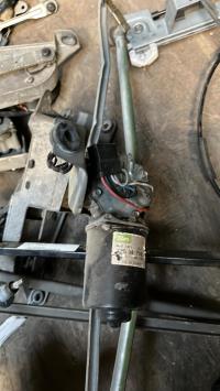 Moteur essuie glace avant