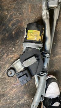 Motor de limpiaparabrisas delantero
