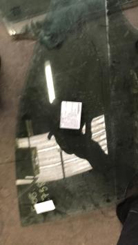 Vitre avant gauche