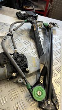 Leve vitre electrique avant droit