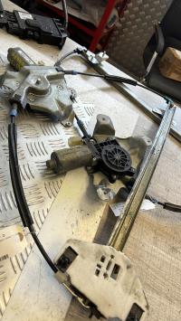 Alzacristalli elettrico anteriore destro
