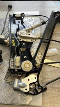 Leve vitre electrique avant droit