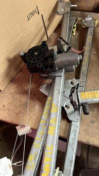 Leve vitre electrique avant droit